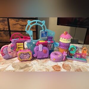 7 piece set of Polly pockets